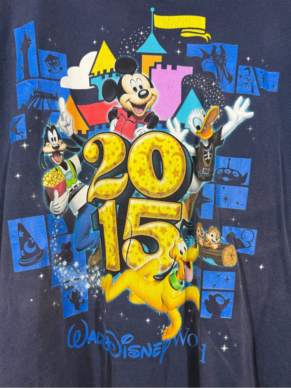 Vintage Walt Disney World 2015 Disney T-Shirt Mickey Goofy Pluto Graphic